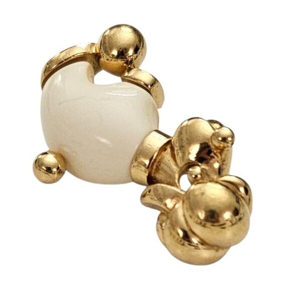 Trifari Crown Over T Gold Tone Off White Lucite Dog Brooch, Signed - Picture 3 of 7